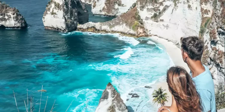 Diamond Beach - Nusa Penida Travel Guide