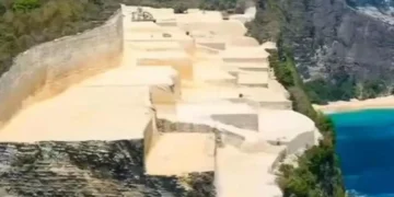 Nusa Penida's New Scandal: From Glass Lift Demolition to Viral Cliff