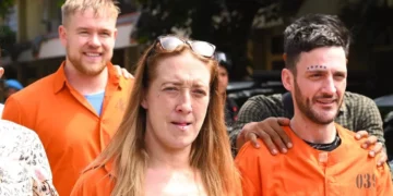 Police escort British nationals LES (center), PAF (left), and JCC (right) in a narcotics case during a press conference at the Bali Regional Police Headquarters in Denpasar, Bali, Friday (February 7, 2025). (ANTARA PHOTO/Fikri Yusuf)