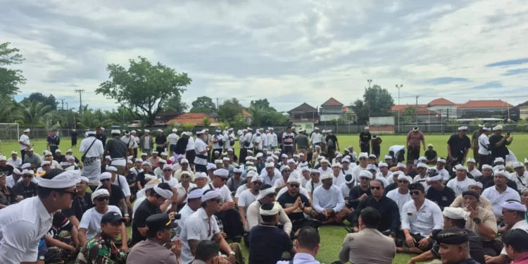 Bali Community Peace Mediation Case: Jimbaran Residents Hold Peaceful Demonstration After Puri Gading Assault 36 Bali Community Peace Mediation Case: Jimbaran Residents Hold Peaceful Demonstration After Puri Gading Assault