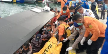 Photo of the discovery of Fernando's daughter's body by Labuan Bajo fishermen (Doc: Detik)