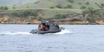 Fifth Day of Search for Spanish Coach in Komodo Sees Fleet of Divers Deployed