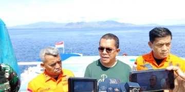 East Nusa Tenggara Governor Melkiades Laka Lena provided a statement after directly monitoring the search for Valencia's coach and his two children in the waters off Padar Island on Wednesday (December 31, 2025).