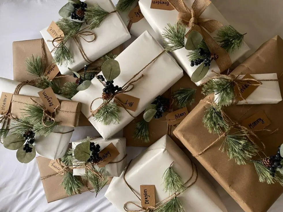 Five Simple Ways to Make Christmas Gifts Look Luxurious in Bali 38 Christmas Gift Illustration