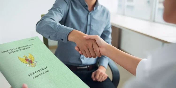 Urgent for Bali Property Owners: 5 Land Documents Losing Legal Power in 2026 37 Photo of handover of land certificate