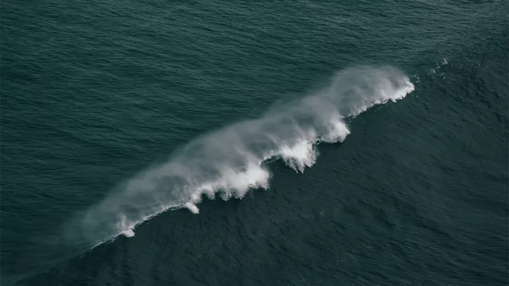 Ocean Alert for Bali: Coastal Caution Advised as High Waves Forecast Until New Year's Day 2 Heightened Seas: Four Days of Moderate Waves Forecast for Bali Waters