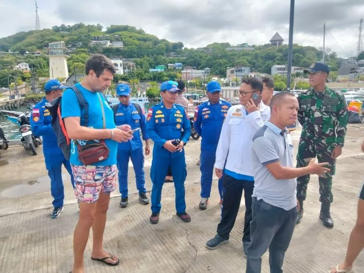 Spanish Embassy Official Meets with Grieving Family in Labuan Bajo, Pledges Support for Search 38 image 69533f366c62d