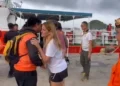 The wife of the Valencia coach provided support to joint personnel at the Labuan Bajo Marina Port before conducting a search and rescue operation in Labuan Bajo waters, Tuesday morning.