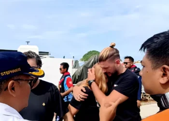 A Family's Plea from the Harbor: "We Hope to Bring Them Home to Spain"