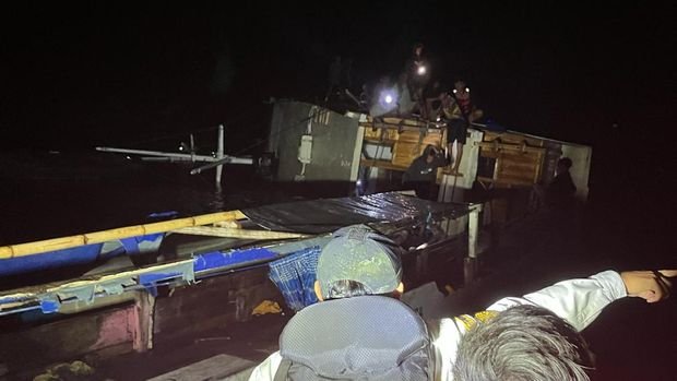 7 Pinisi Sinking Incidents in 2025 Cast Shadow on Indonesia’s Premier Marine Tourism Hub 39 The pinisi ship Raja Bintang 02 was struck by strong winds in the waters off menjaga, near Kelor Island, Labuan Bajo, West Manggarai, East Nusa Tenggara, on Saturday (March 22, 2025). (IST)