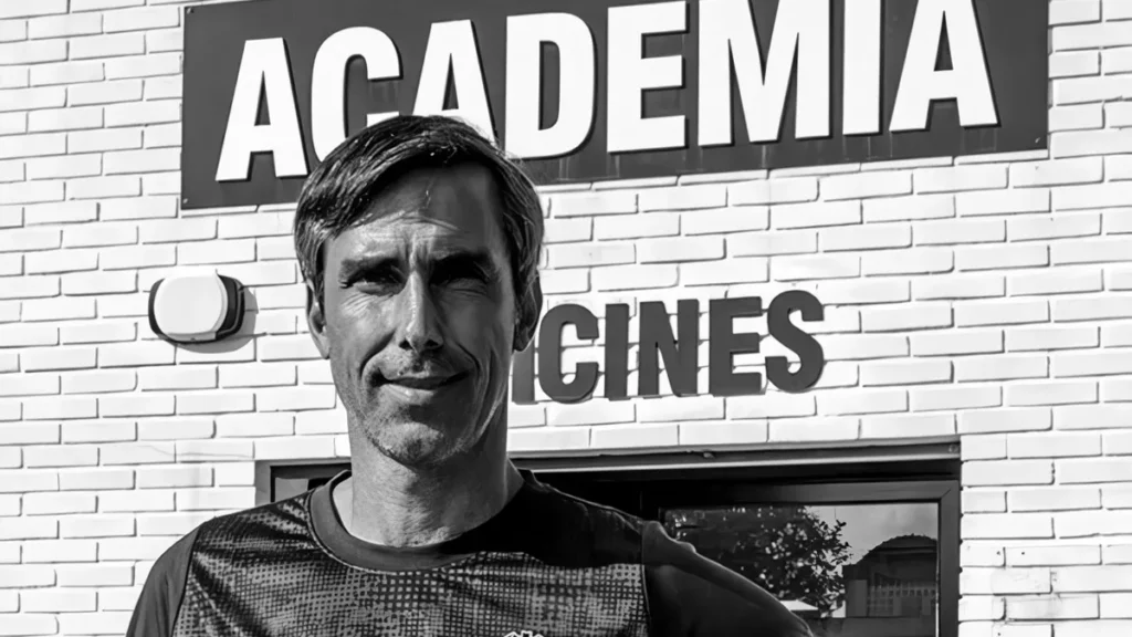 Komodo Boat Tragedy: Valencia Coach and Three Children Trapped Below Deck as Pinisi Putri Sakinah Sank 39 Fernando Martín Carreras