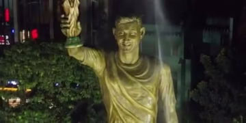 Messi statue in India