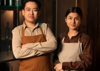 Waiters in Bali - Bali's Minimum Wage Set to Rise 7.04% for 2026