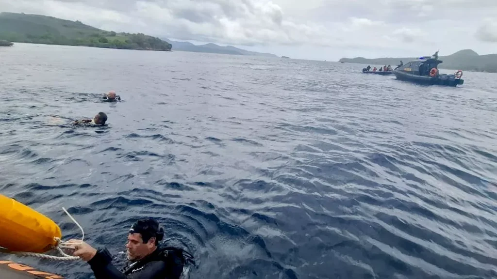 Update: Search for Missing Spanish Family in Komodo Intensifies as Life Jacket is Found 39 Photo of the search for Coach Valendia in Padar waters with snorkeling and diving by the SAR and water police team (Doc: Basarnas Maumere)