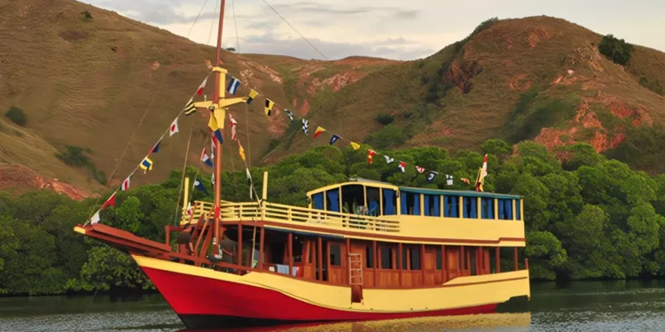 Kapal Naas Putri Sakinah yang membawa Pelatih Valencia dan keluarga, tenggelam 26 Desember 2025