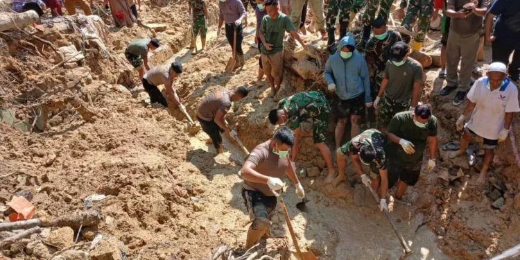 After 29-Day Search, Body of 12-Year-Old Victim Found in Sibolga Landslide Debris 37 After 29-Day Search, Body of 12-Year-Old Victim Found in Sibolga Landslide Debris