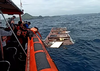Wreckage Found in Komodo Waters as Search Continues for Missing Spanish Family