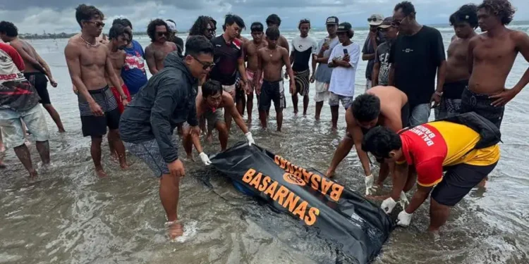 Mystery in Kuta: Unidentified Woman Found in High Surf, Triggers Tourist Safety Warning