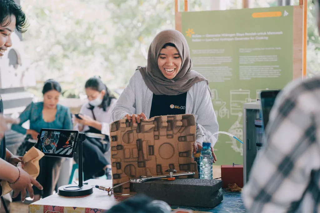 Serangan Green Hydrogen Village: How Bali's "Utak Atik" Community Builds a Sustainable Future 38 Serangan Green Hydrogen Village