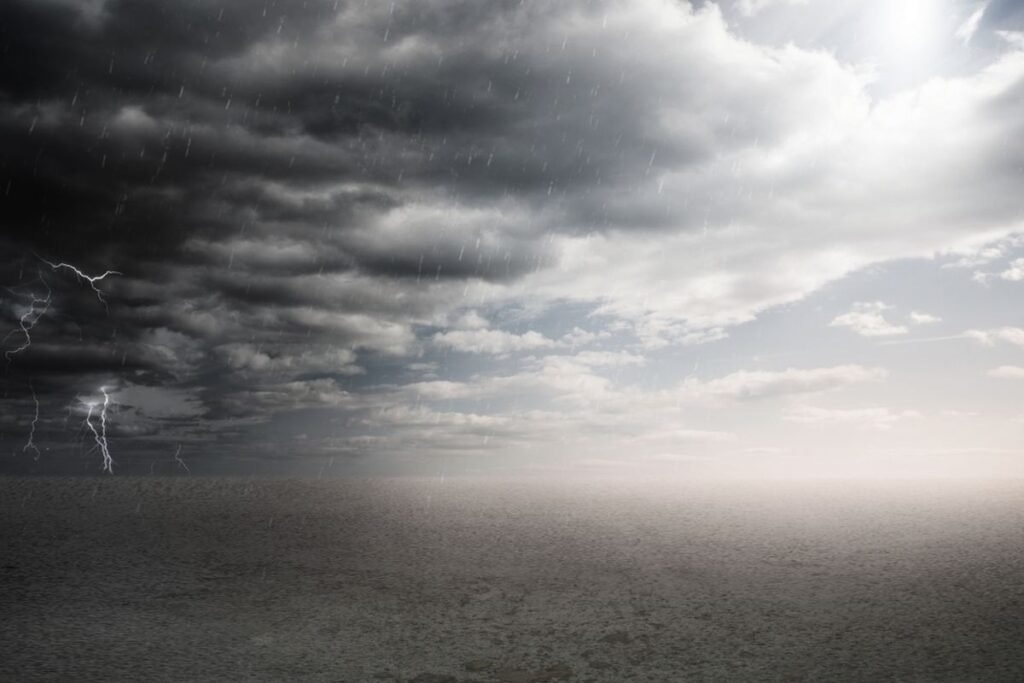 Island-Wide Alert: Severe Weather Forecast for All of Bali Through January 27 38 Illustration of extreme weather. (Wavebreakmedia Ltd)