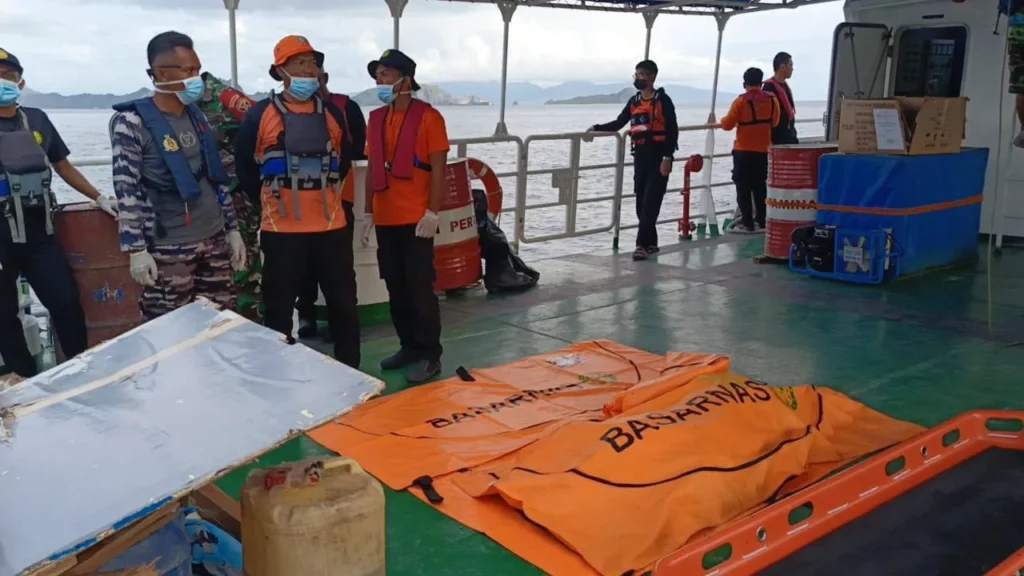 SAR Timeline in Komodo: Chronology of Body Found Believed to Be Valencia Coach’s Child 38 Photo 1 The body of the Valencia coach's son was found with the wreck of the Putri Sakinah ship in Komodo, January 6, 2026 (Hey Bali)