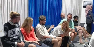 Photo of the Valencia coach's family and close relatives after explaining the zero result obtained on Day 14. January 8, 2026