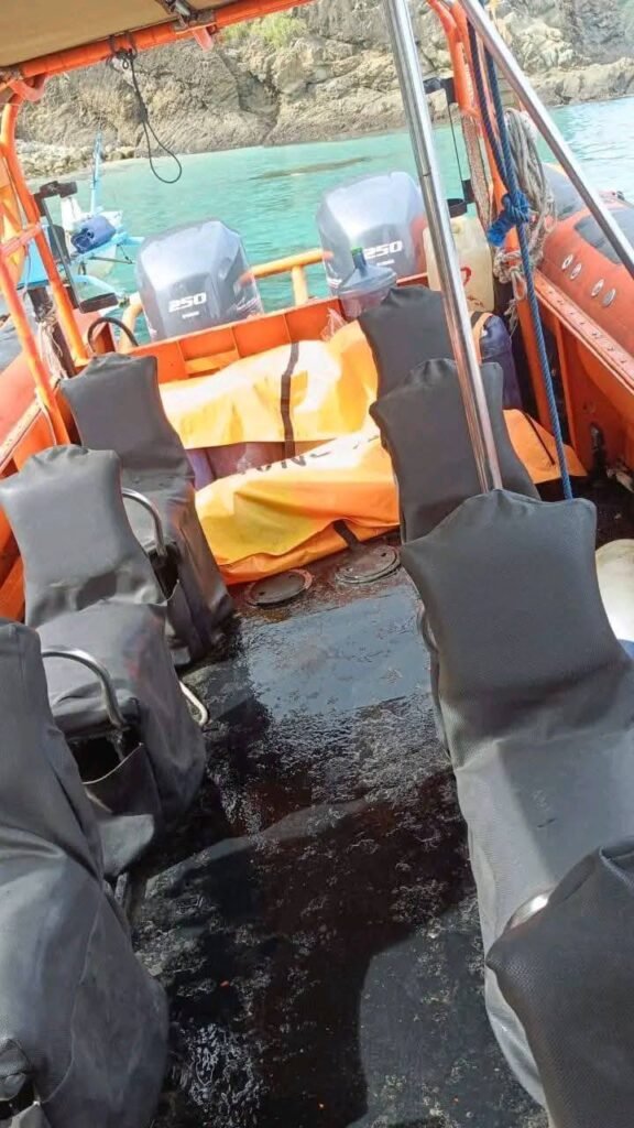 Body of Valencia Coach's Child Found in Wreck of 'Putri Sakinah' in Komodo Park 38 Photo of the body bag of one of the children of the Valencia coach who was found in the wreck of the Putri Sakinah ship, January 6, 2026 (Hey Bali)