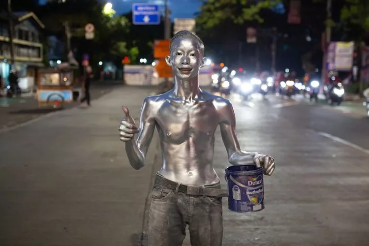 Behind Bali’s Paradise Image: Why Homelessness Remains a Growing Challenge in Denpasar 38 Photo of Silver Man (ist)