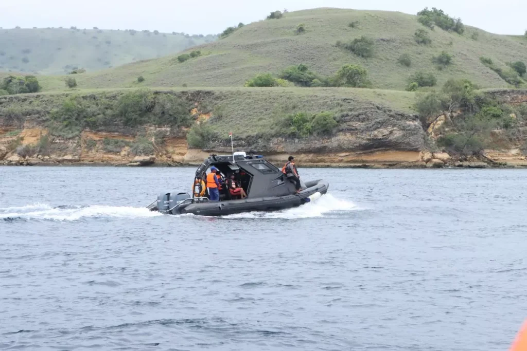 On Final Search Day, Spanish Ambassador Formally Requests Indonesia Extend Hunt for Missing Coach and Sons 1 Tim Sar melakukan Pencarian pelatih valencia dan 2 orang anaknya.