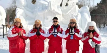Balinese artist Dewi Dhawantari's work in the Snow Sculpture Competition in Harbin, China. (DOCUMENTATION FROM PECATU ARTISTS ASSOCIATION)