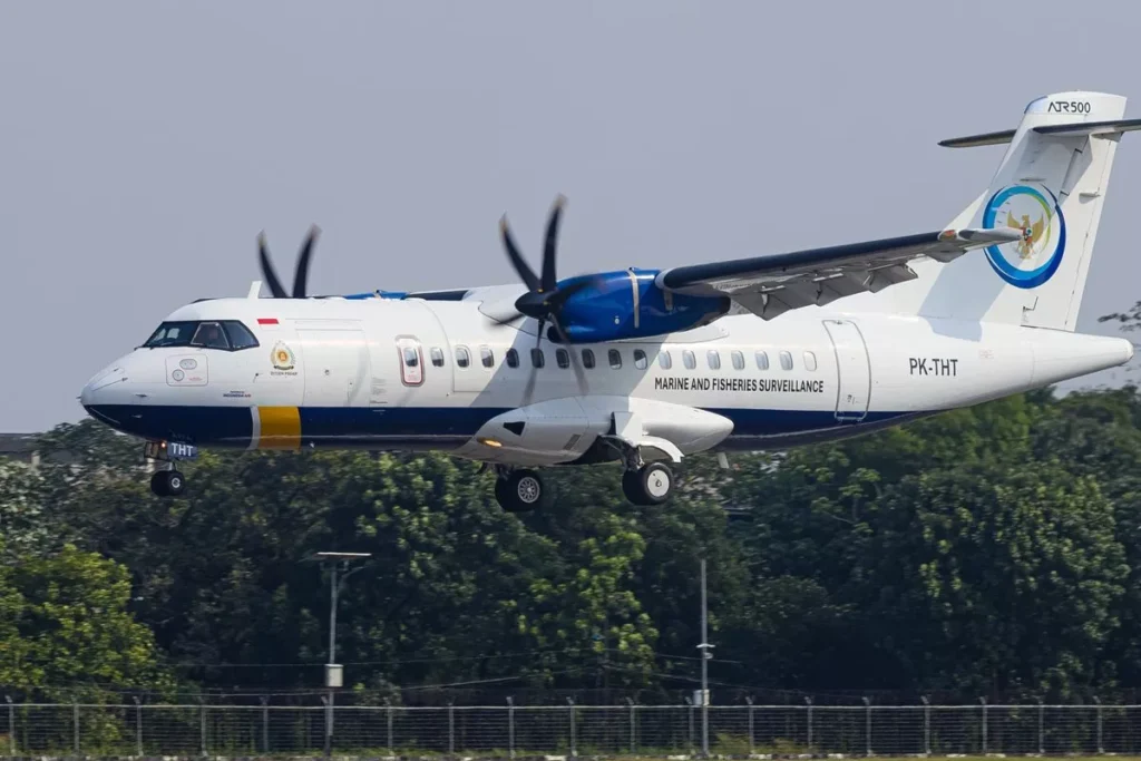 An ATR42-500 aircraft registered PK-THT Indonesia Air Transport. (flickr/tomorixwb)
