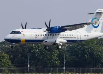 An ATR42-500 aircraft registered PK-THT Indonesia Air Transport. (flickr/tomorixwb)
