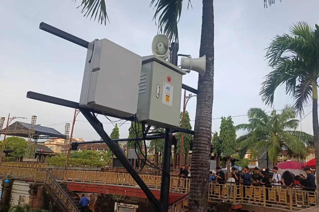 Denpasar Activates 14 New Early Warning Systems to Mitigate Flood Risks 1 Flood early warning loudspeakers at Kumbasari Market, Denpasar City, Bali, activated on Friday (January 22, 2025).