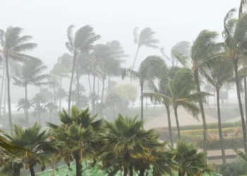 Photo of strong winds and heavy rain on one of Bali's coastal beaches