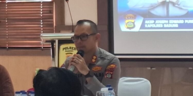 Badung Police Address Four-Month Detention of New Zealander in Bali 37 Badung Police Chief AKBP Joseph Edward Purba during a meeting with the media recently.