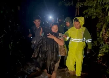 Several residents were evacuated due to flooding in Nusa Penida District, Klungkung, Bali, Wednesday (January 21, 2026). (Photo: Nusa Penida Police)