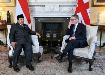 Prabowo Courts British Investment: A Tripartite Push for Fintech, Fisheries, and Education 37 Photo: Prabowo Subianto and Keir Starmer. (via REUTERS/JUSTIN TALLIS)