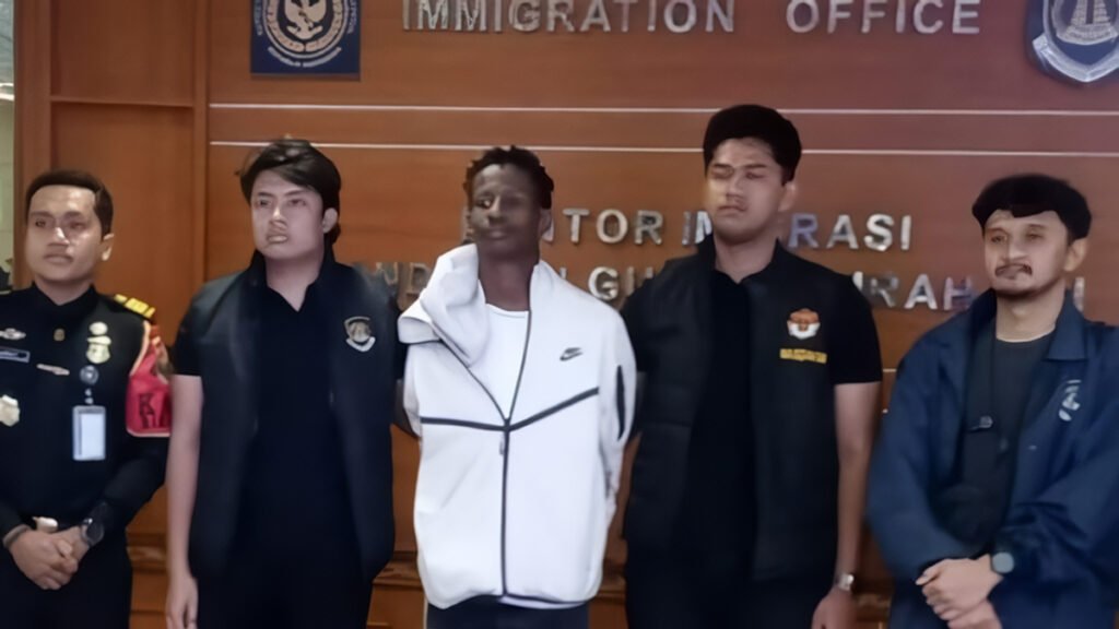 Photo: Anthony is escorted to the Ngurah Rai Immigration office after being arrested at Ngurah Rai International Airport, Saturday (January 17, 2026). (Doc. Ngurah Rai Immigration Office)