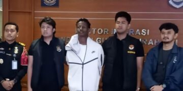 Photo: Anthony is escorted to the Ngurah Rai Immigration office after being arrested at Ngurah Rai International Airport, Saturday (January 17, 2026). (Doc. Ngurah Rai Immigration Office)