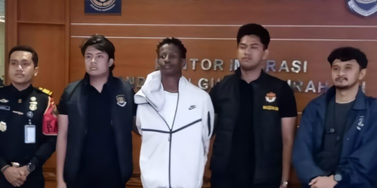 Photo: Anthony is escorted to the Ngurah Rai Immigration office after being arrested at Ngurah Rai International Airport, Saturday (January 17, 2026). (Doc. Ngurah Rai Immigration Office)