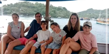 A Moment of Fragile Joy. Fernando Martín Carreras and his family gathered on the deck of the KM Putri Sakinah in Labuan Bajo, captured on the morning of December 26, 2025. This photograph stands as the final portrait of the family together before the tragic events in the Flores Sea later that day.