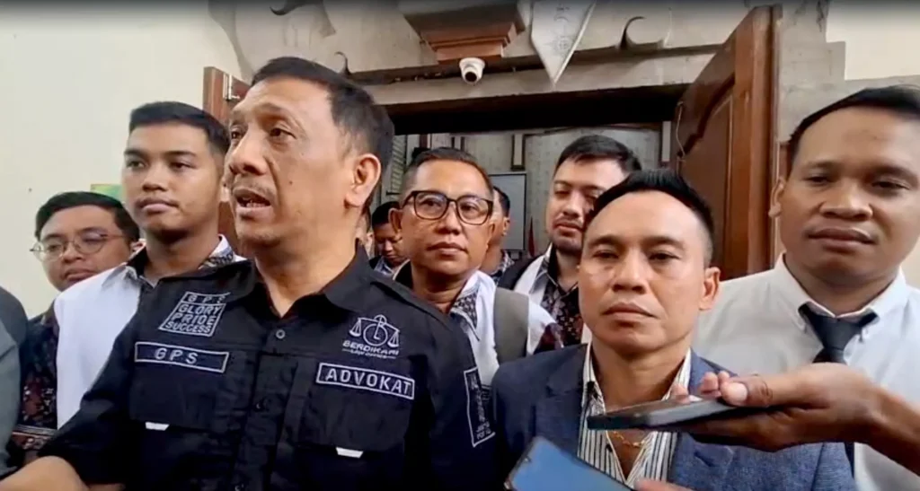 Police Absence Delays Pre-Trial Hearing in Bali Land Agency Investigation 38 Gede Pasek Suardika with his legal team when met after the pretrial hearing in the case of the Bali Land Head Suspect by Pollici, January 23, 2026