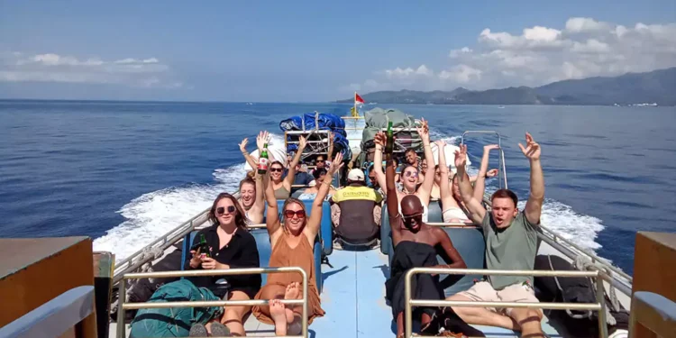 Fastboat Services Between Lombok and Bali Suspended Due to Severe Weather 37 Photo of Sundeck Fastboat crossing Lombok Bali
