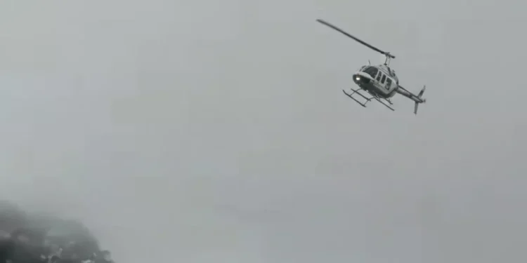 A photo of the helicopter carrying Raffi Ahmad, President Prabowo's special envoy. The helicopter is seen circling due to bad weather (IST)