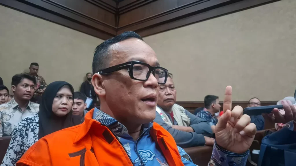 In Court, A Former Minister's Startling Gambit: 'Sentence Me to Death' 1 Former Deputy Minister of Manpower Immanuel Ebenezer, also known as Noel