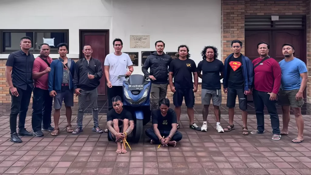 Two inter-district pickpockets who frequently targeted foreign tourists were arrested by the Karangasem Police Criminal Investigation Unit on Monday (January 5, 2026). (Photo: Karangasem Police Doc.)