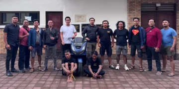 Two inter-district pickpockets who frequently targeted foreign tourists were arrested by the Karangasem Police Criminal Investigation Unit on Monday (January 5, 2026). (Photo: Karangasem Police Doc.)