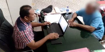 Photo of the Captain of the Putri Sakinah ship when being questioned by investigators from the West Manggarai Police before finally being named a suspect, January 8, 2026 (Doc: West Manggarai Police)