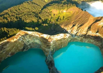 Official Explanation for "Boiling Water" Sounds at Indonesia’s Tri-Colored Kelimutu Lakes 39 Kelimutu Photo