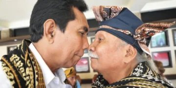 The Hengedo tradition (read Henge'do), namely the nose-kissing tradition, is usually carried out by the Sabu tribe in NTT Province.